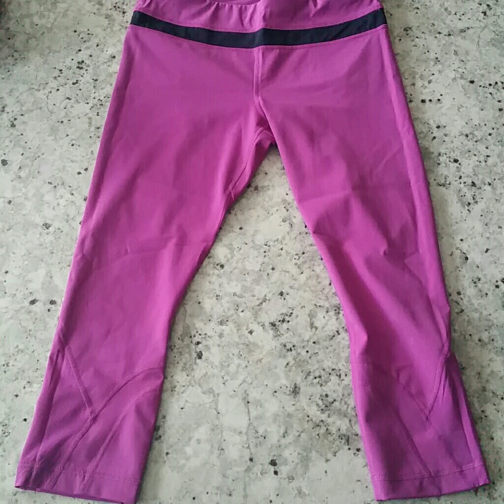 Lululemon magenta yoga crop
