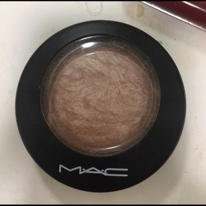 Mac skinfinish in soft and gentle