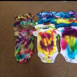 tie-dye carter onesies size 3 months