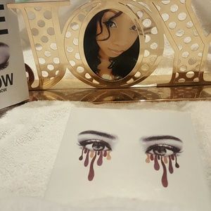 Kylie Burgundy Pallet