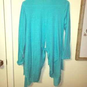 Cardigan with pockets and cute back detail