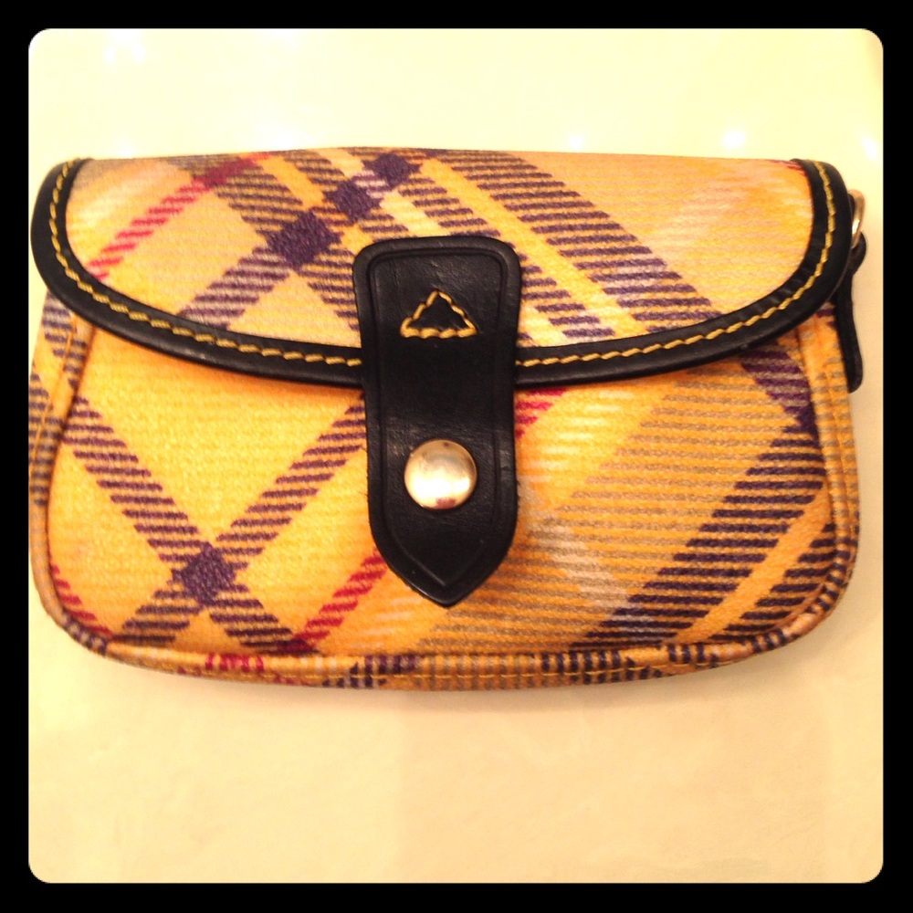 Dooney & Bourke clutch