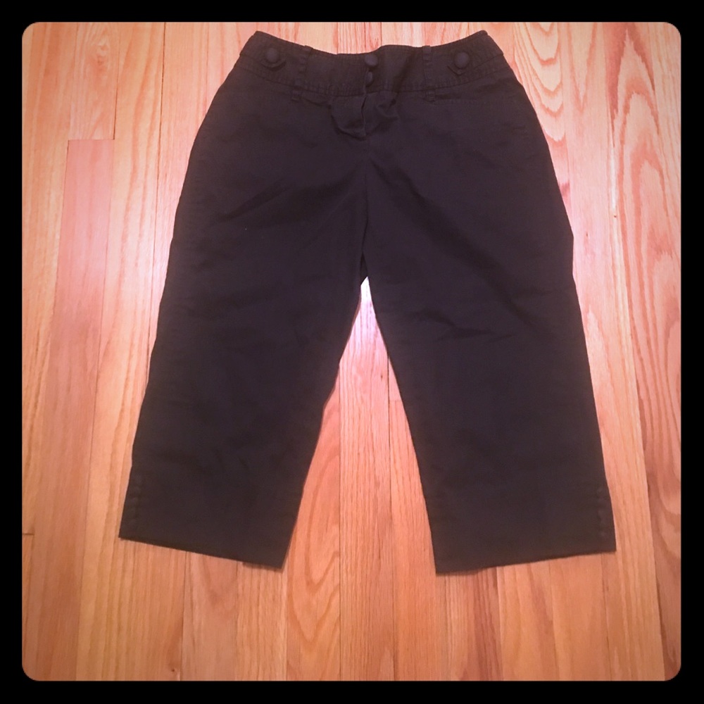 Lightweight, cropped black LOFT pants!