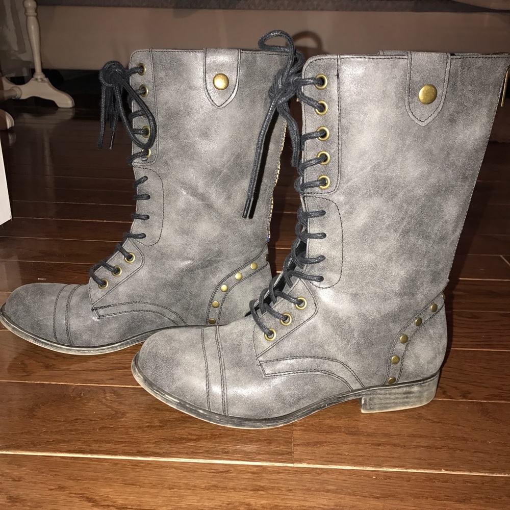Madden girl Distressed combat boots!