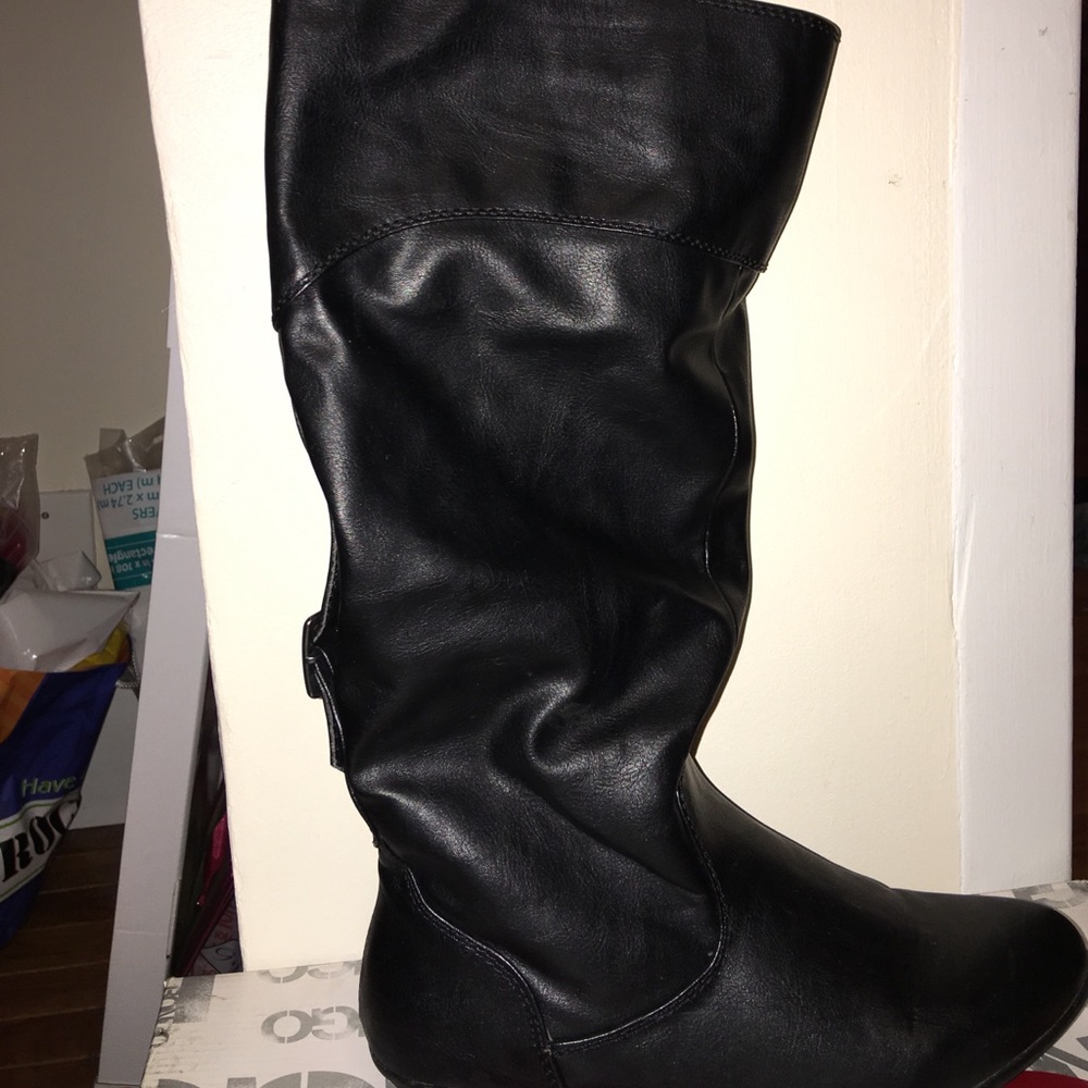 High wide boots - Picture 1 of 3