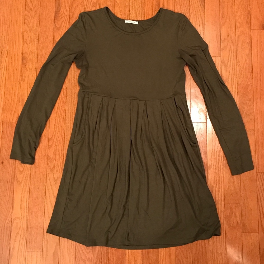 Adorable Olive Pocket Dress, Size Medium, New!