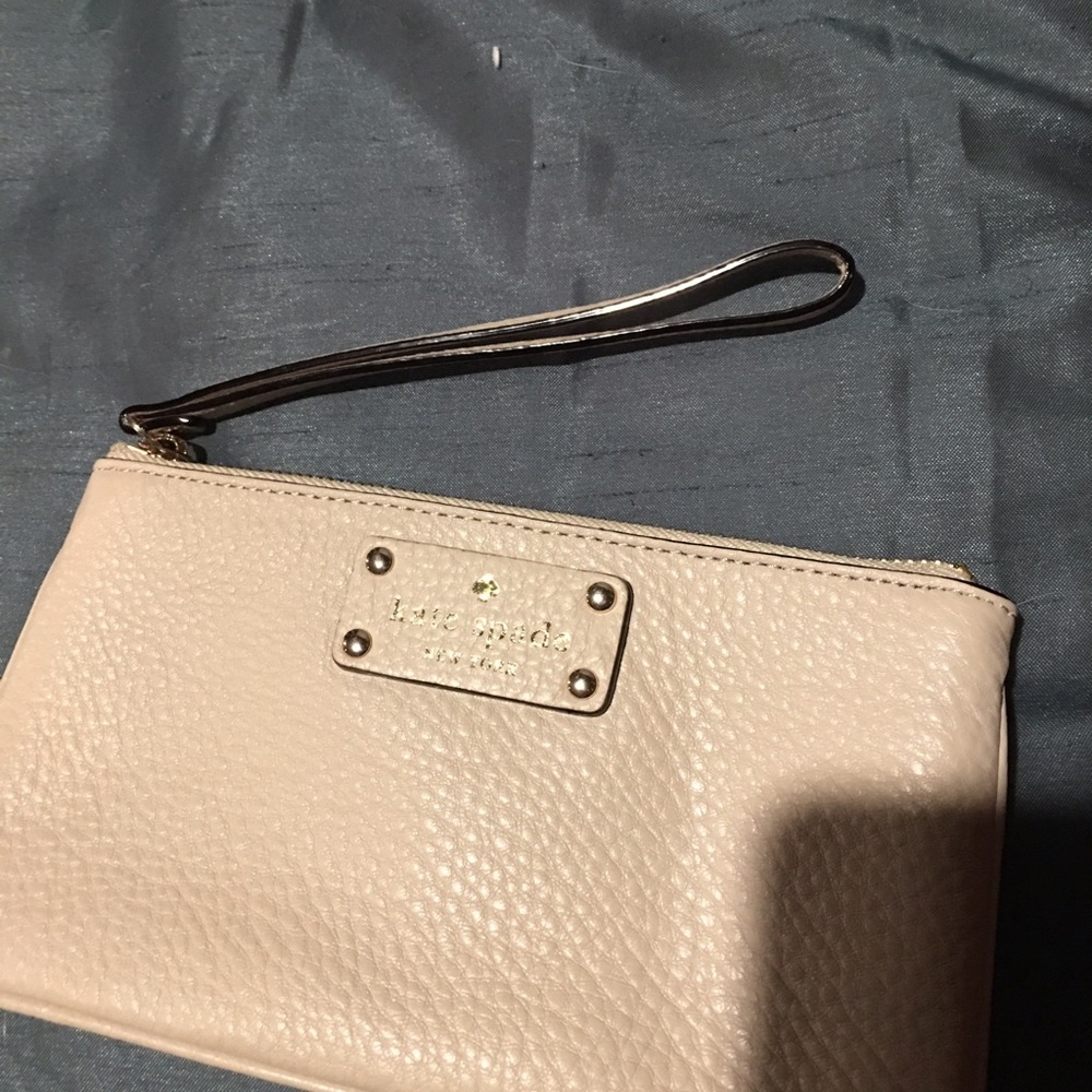Gorgeous Kate spade wristlet