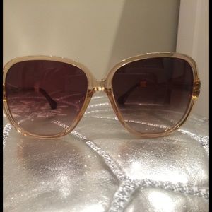 NEVER BEEN WORN OVERSIZED TOMS SUNGLASSES