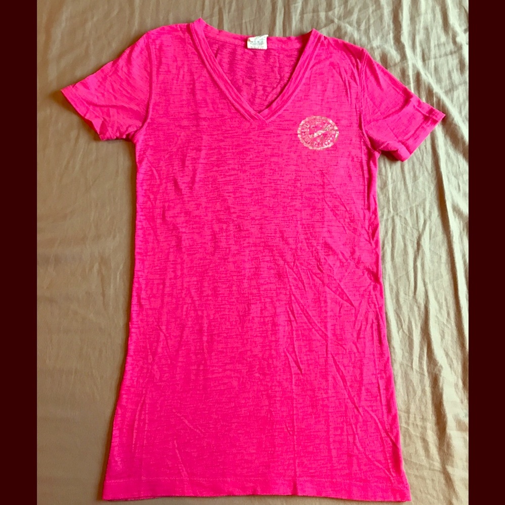 🎉FLASH SALE🎉 VS PINK 💘 V-neck tee