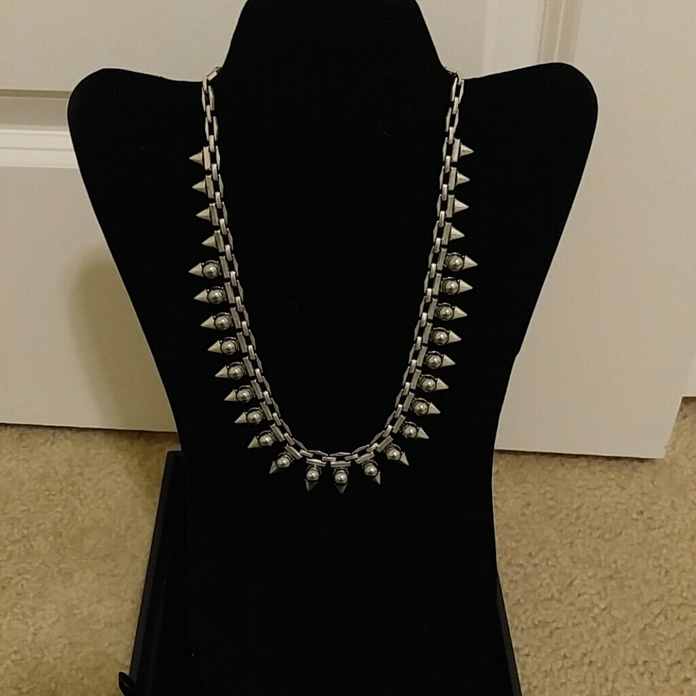 Lynx Pearl Necklace