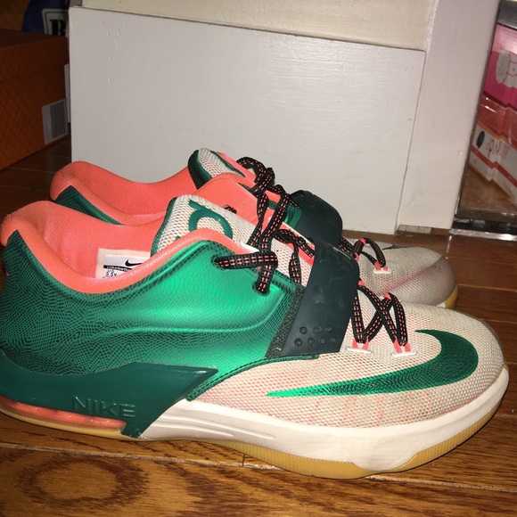 KD sneakers - Picture 2 of 3
