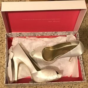 New LuLu Townsend white peeptoe heel