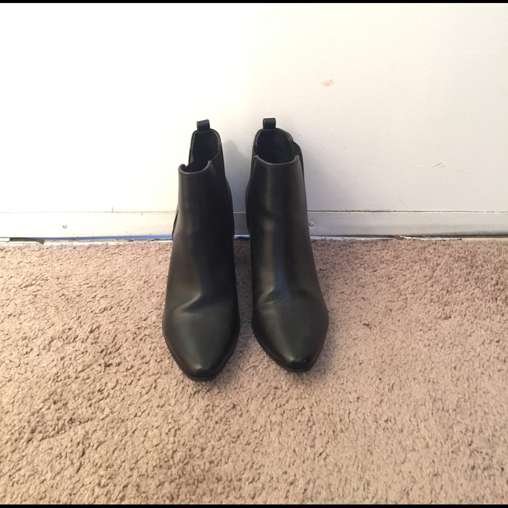 Black booties with block heel