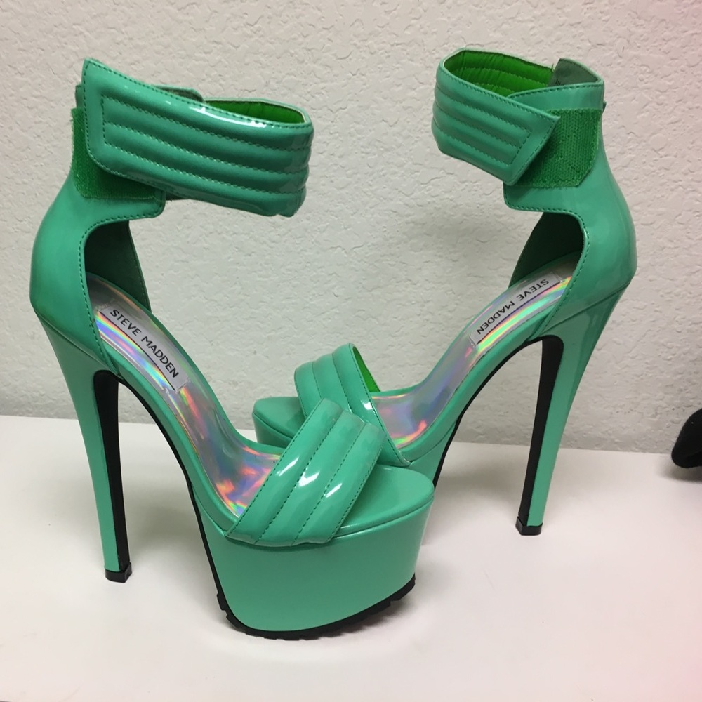 Steve Madden Turnitup