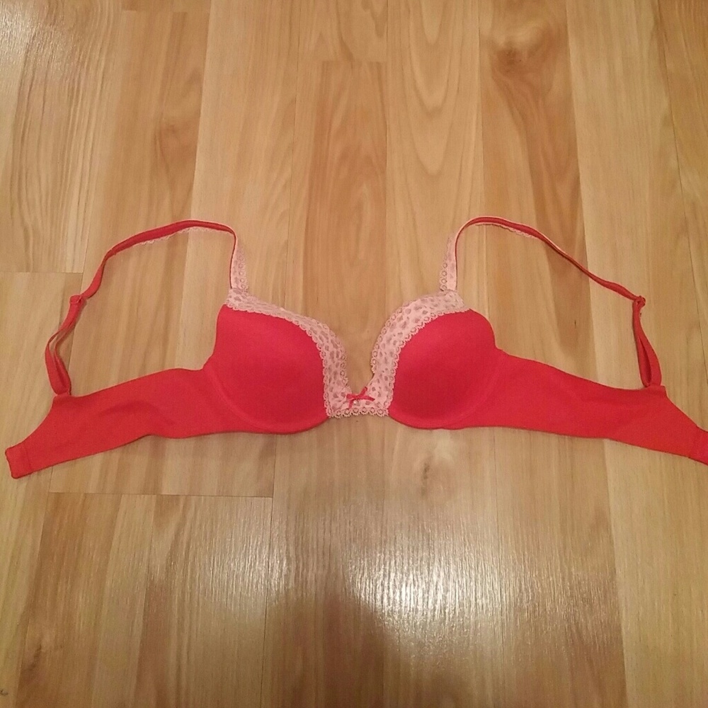 NWOT Victoria's secret pushup bra!