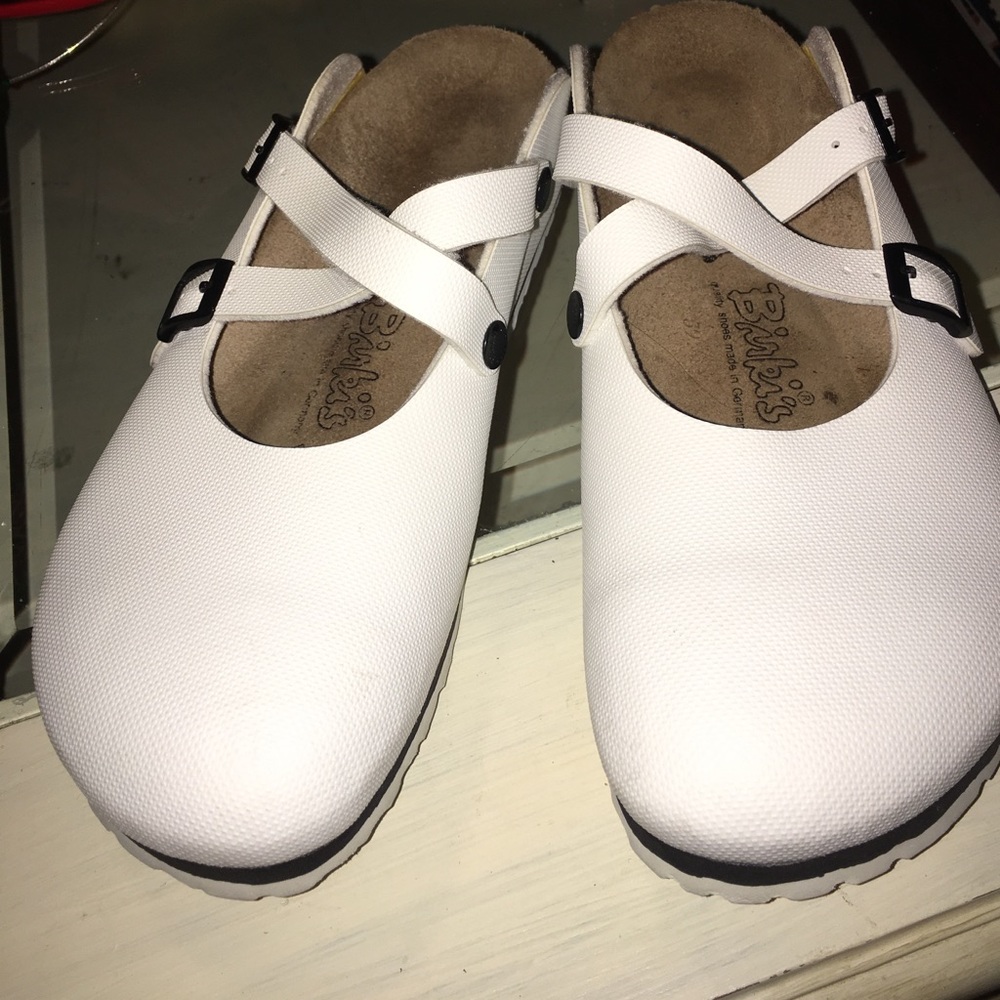 Ladies white Birkenstock clogs