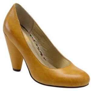 Seychelles mustard pumps