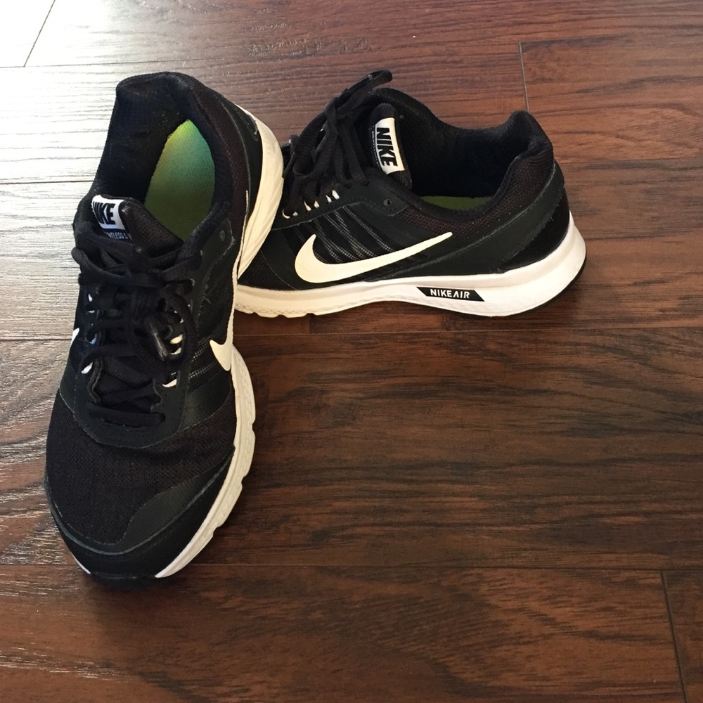 NIKE