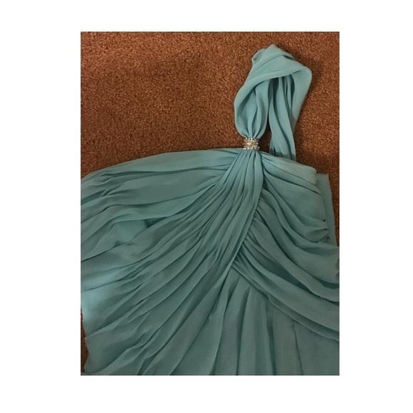 The perfect prom dress - Picture 3 of 4