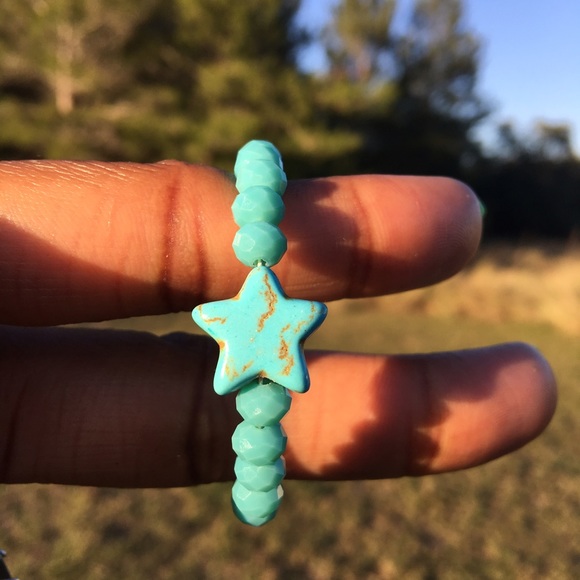 Girls Children Safe Expandable Turquoise Bracelet - Picture 2 of 3