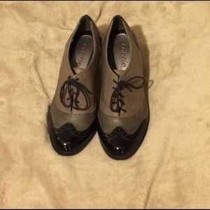 Lace-up Oxford Pumps