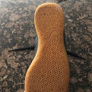 Size 6.6 youth indoor soccer shoes