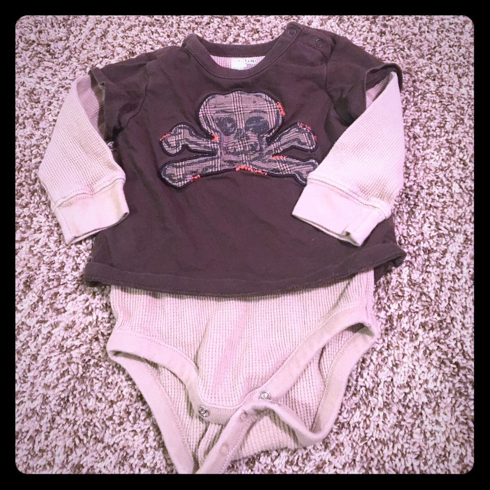 Baby gap 6-12 t shirt onesie