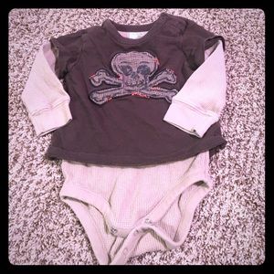 Baby gap 6-12 t shirt onesie