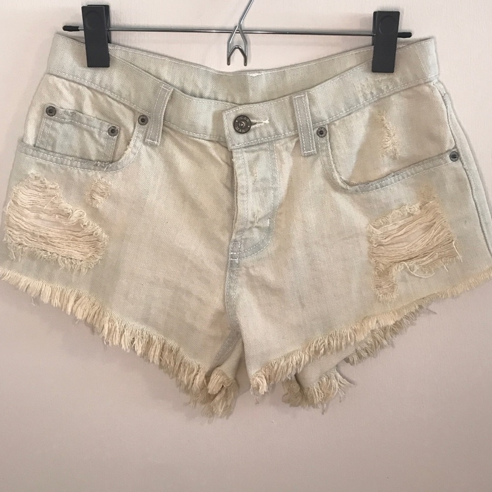 LF Shorts Distressed Denim