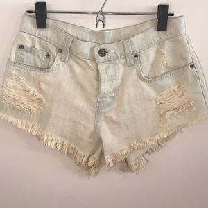 LF Shorts Distressed Denim