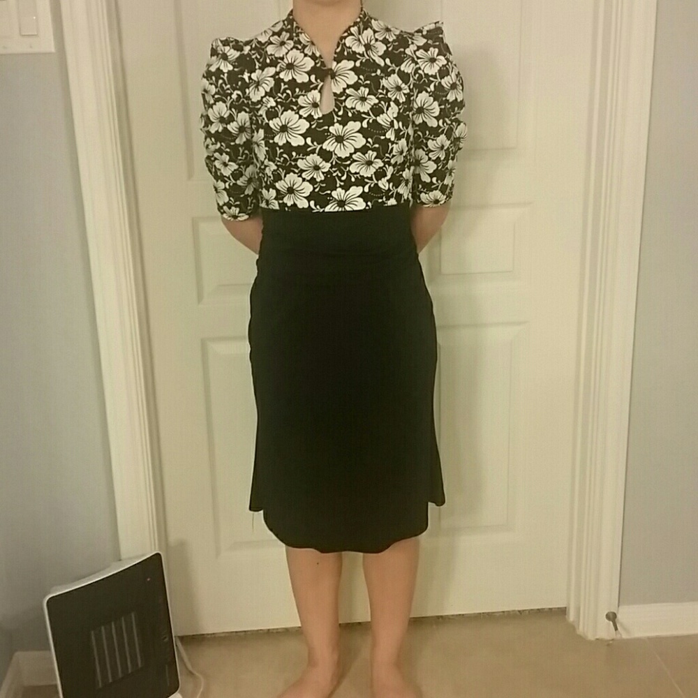 Dress size L fits small. Floral