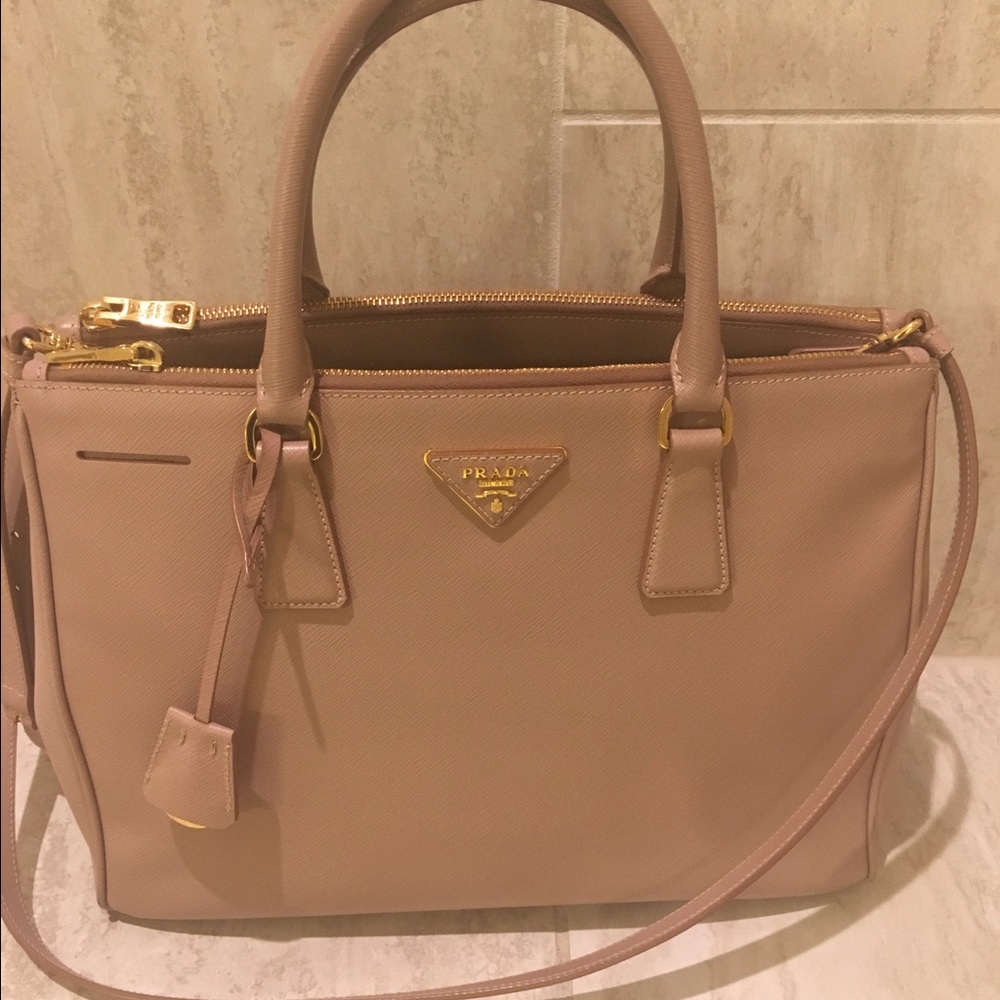 ✨SOLD✨ Prada Saffiano Double Zip Lux Tote Cammeo