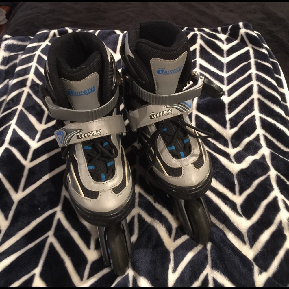 Youth rollerblades