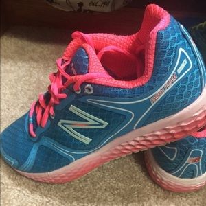 NEW BALANCE RUNNING SHOES