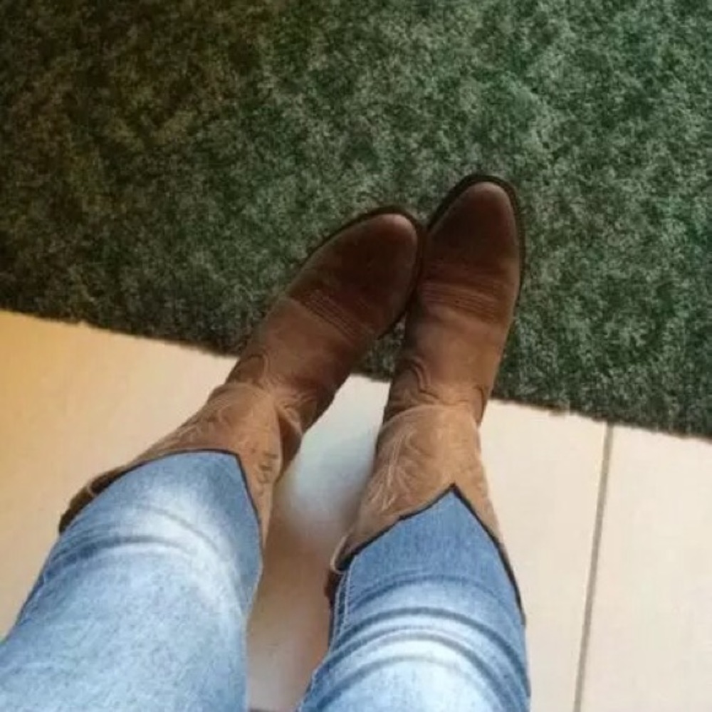 Meet your Posher, Elizabeth