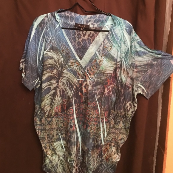 All different colored jewels on V NECK - Picture 1 of 4