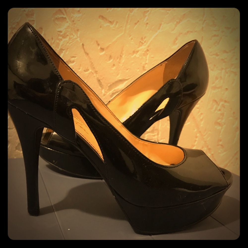 Marc Fisher Tumbler size 7 black platform heel