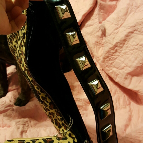 Betseyville Betsey Johnson Leopard shoulder bag - Picture 4 of 4