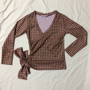 ✨Glittery✨ V-Neck Top w. Side Tie