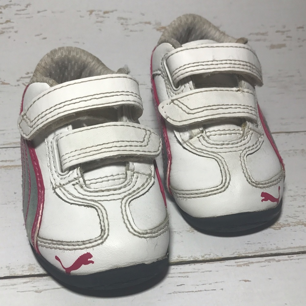 Toddler Pumas in white and pink