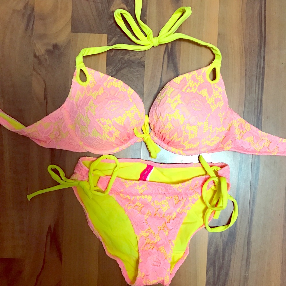 Victoria's Secret bikini!! Push up top!
