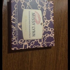 Eyeshadow and Baked Highlighter Palette