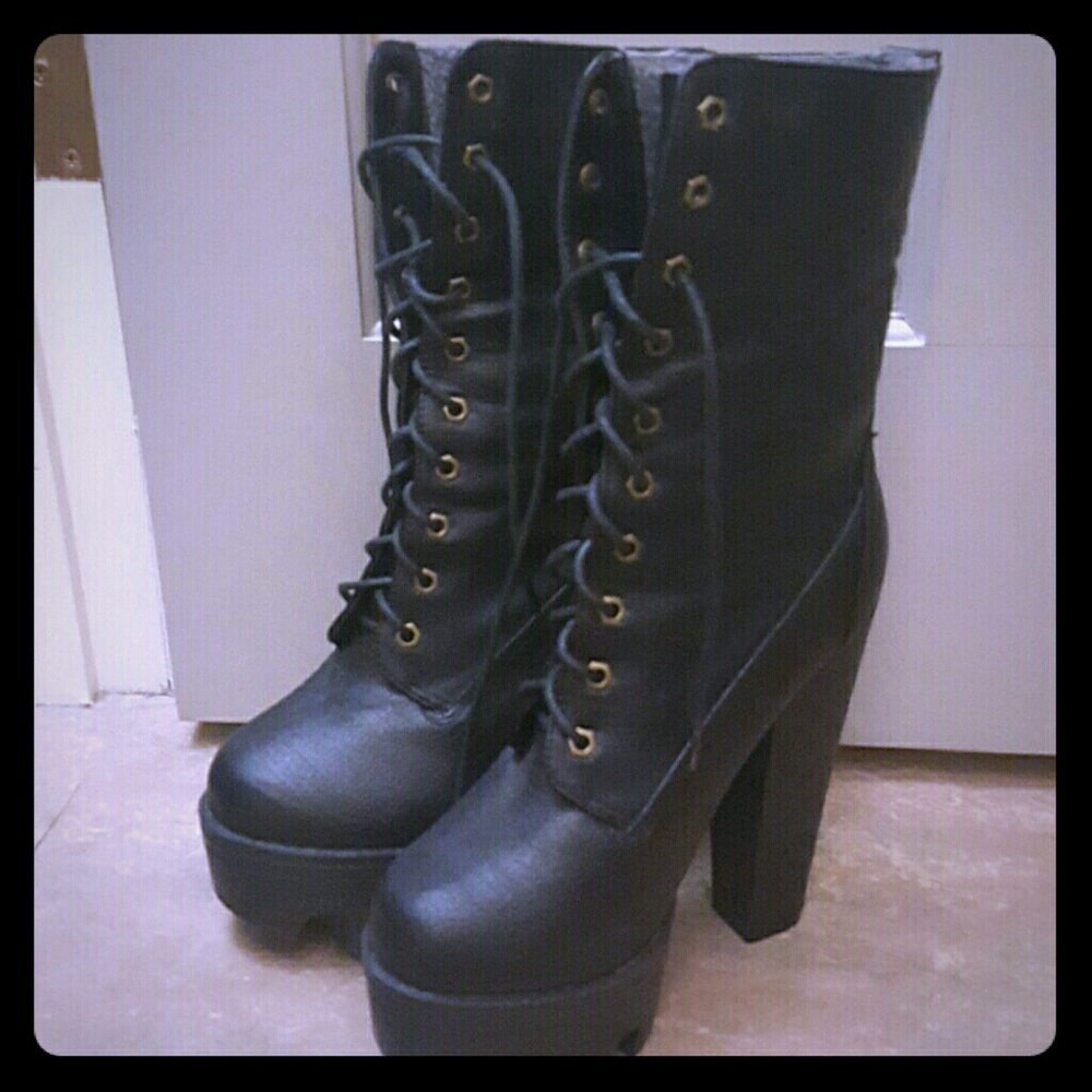 Heel lace-up platform boots