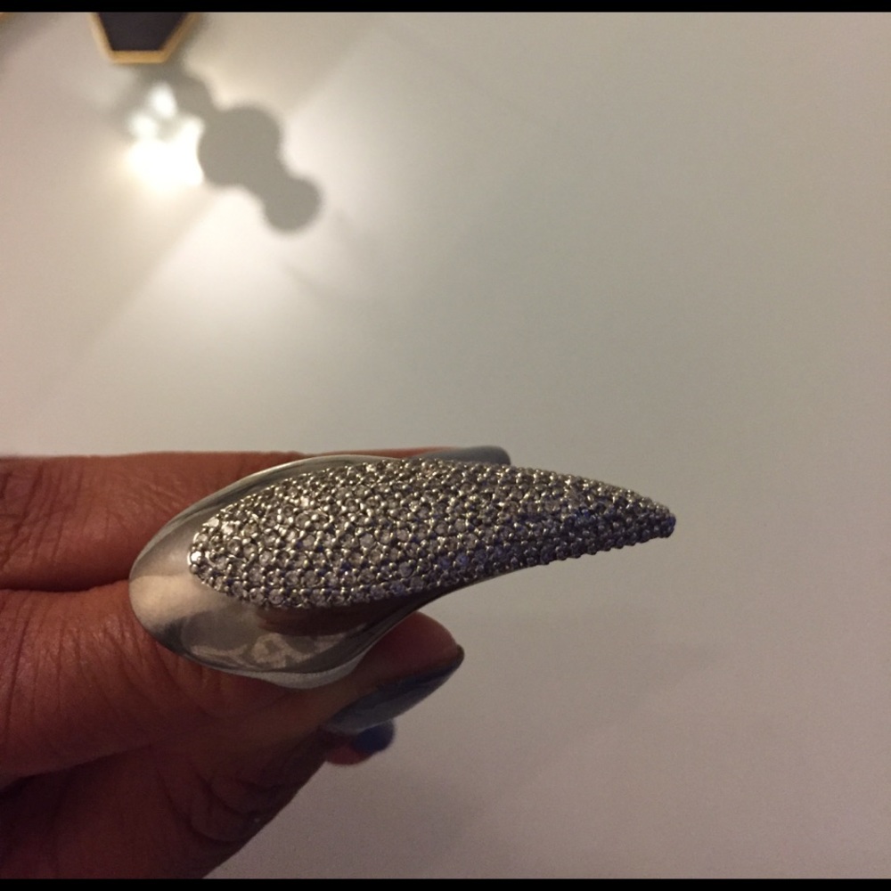 Noir claw ring in silver with crystals