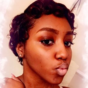 Meet your Posher, Simone