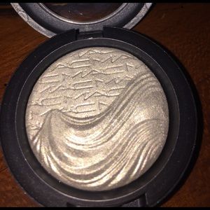 MAC Extra Dimension Eyeshadow MAC Extra Dimension Eyeshadow