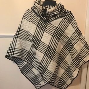 Kelly&Katie Window Plaid Poncho