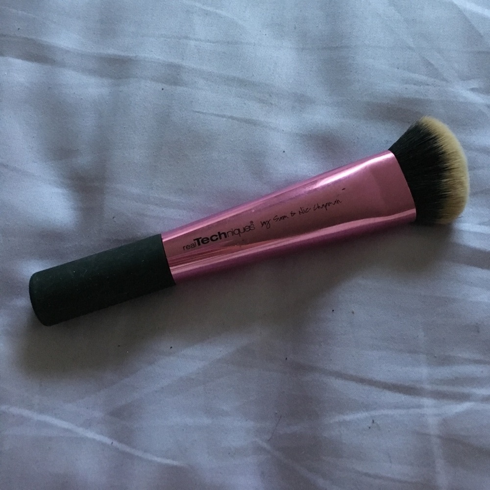 Real Techniques scouting brush