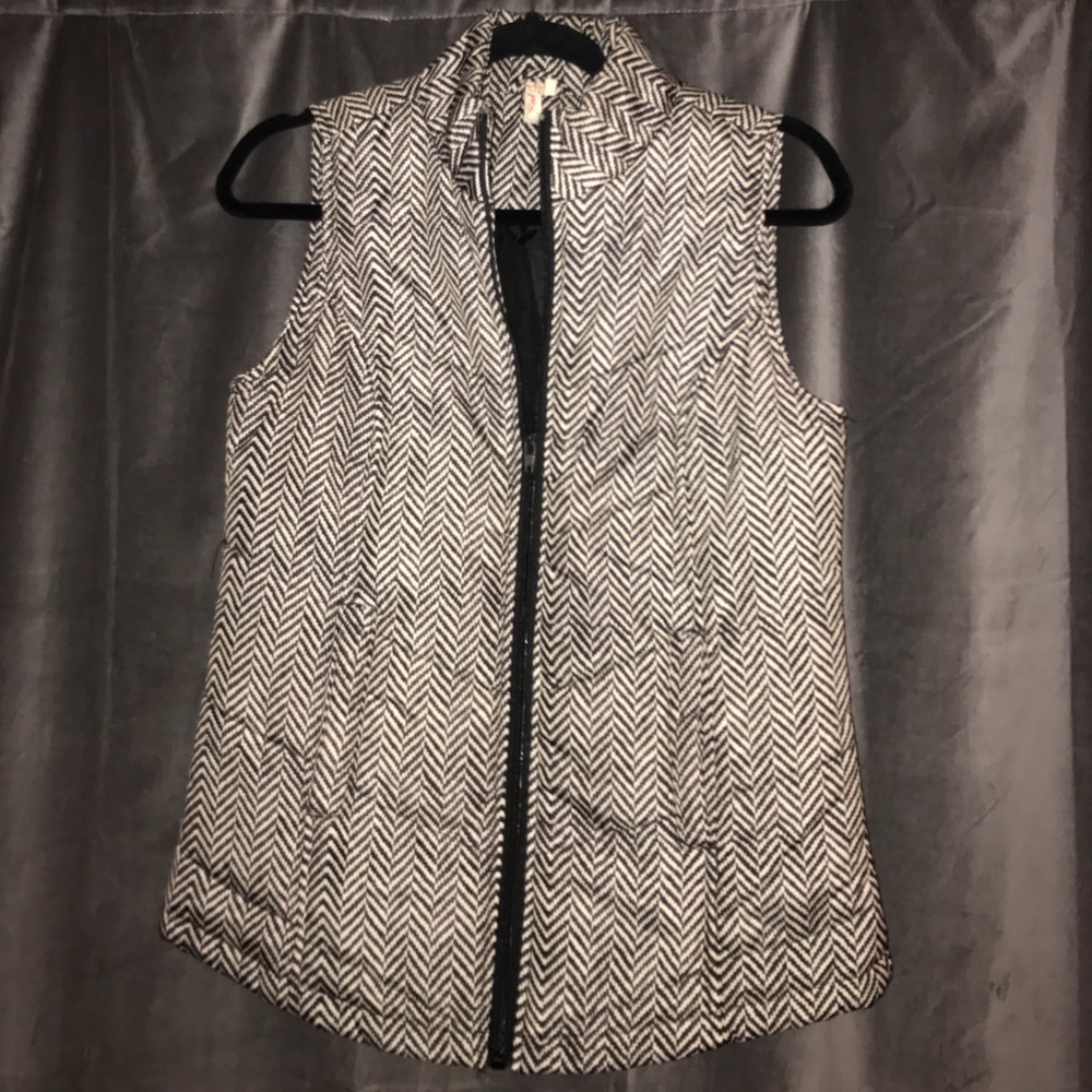 🎈SOLD🎈Herringbone vest!!!