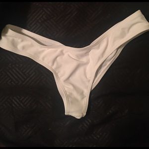 Scrunch butt bikini bottoms ▫️